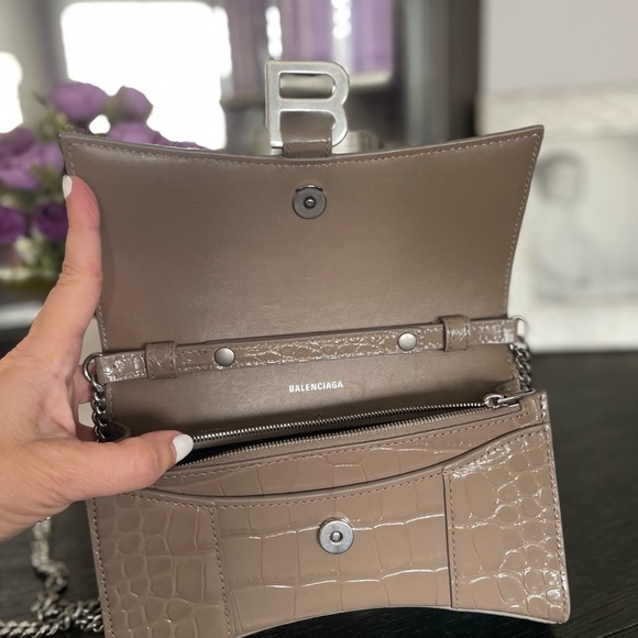 💯 Authentic Balenciaga Wallet & Chain with Shoulder Strap Shiny Embossed - Picture 8 of 11